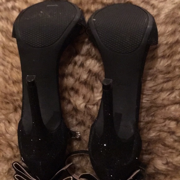 Classy black bow high heels - Picture 3 of 8